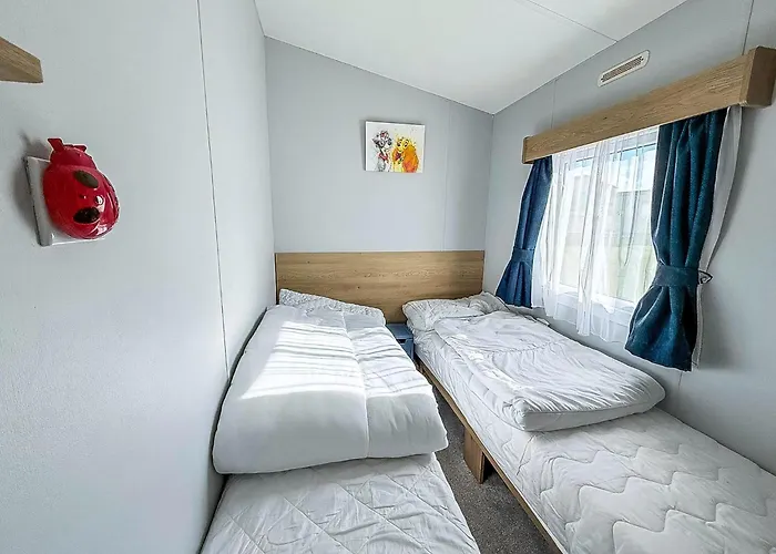 Lovely 8 Berth Caravan At Manor Park Nearby Hunstanton Beach 23107S